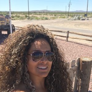 Meet your Posher, Esmeralda